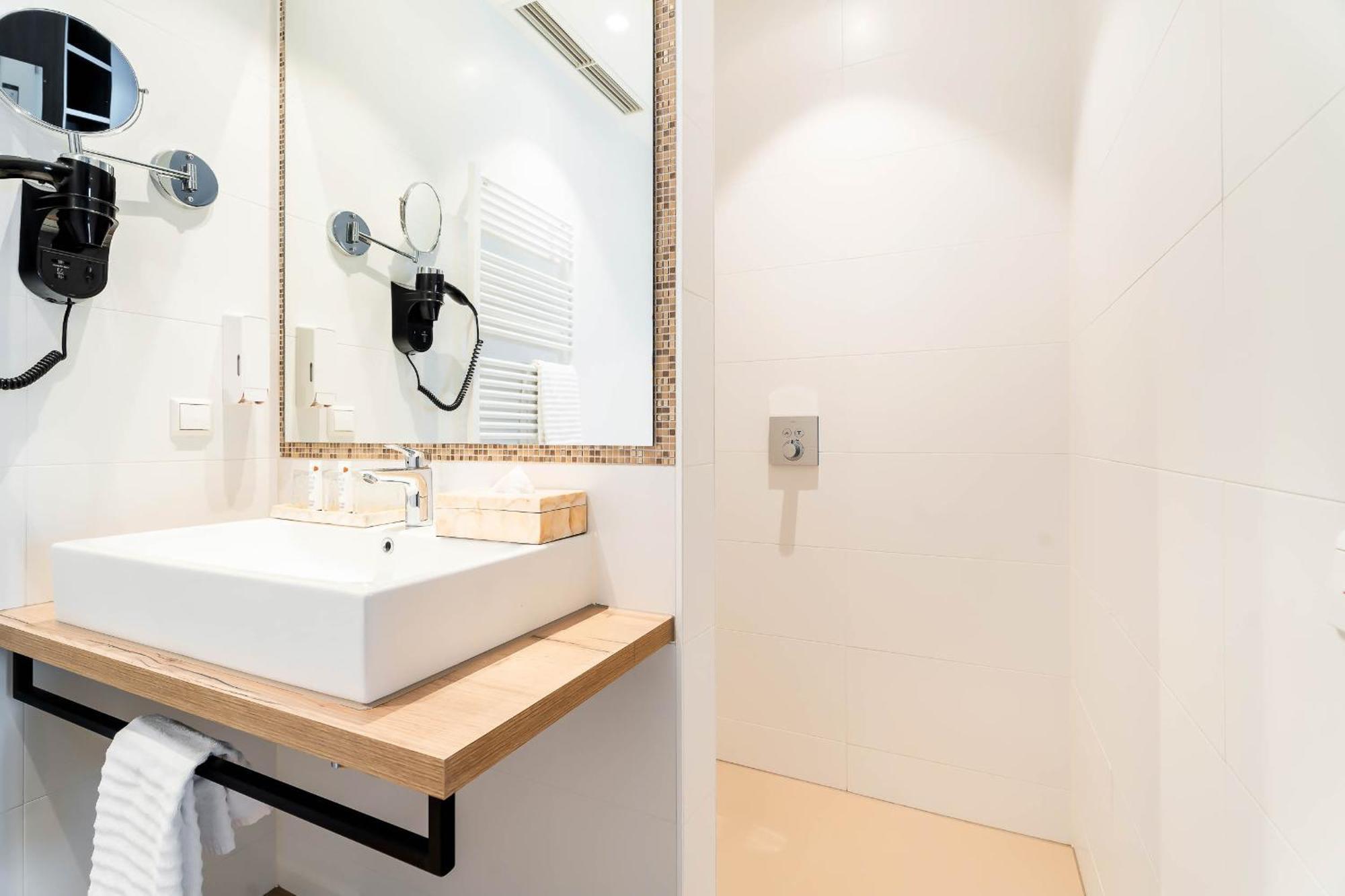 Hotel Maassluis Bagian luar foto