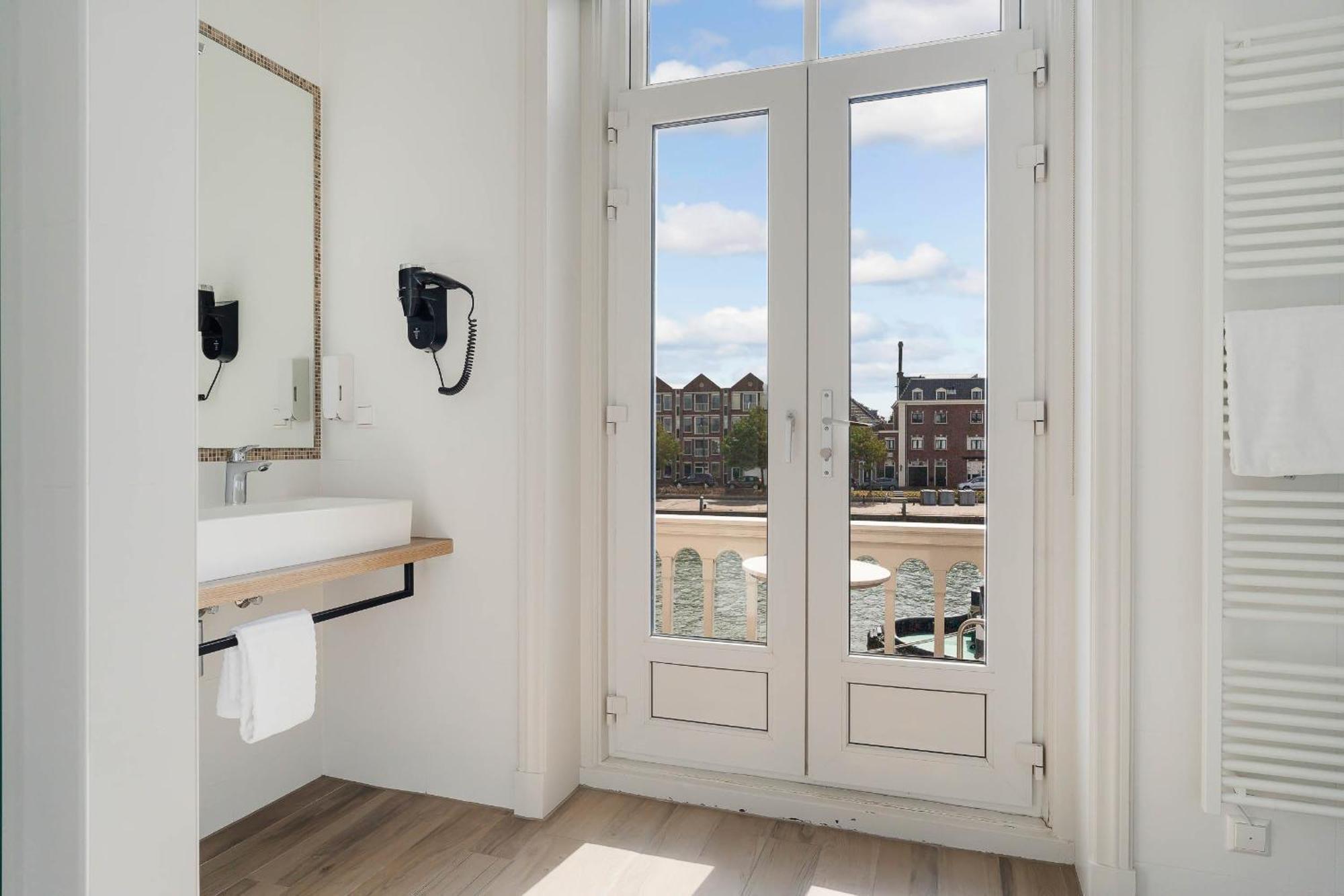 Hotel Maassluis Bagian luar foto